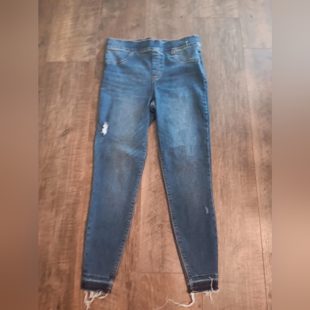 Spanx Distressed Ankle Skinny Jeans Distressed Blue Raw Hem Pull on. Gently worn